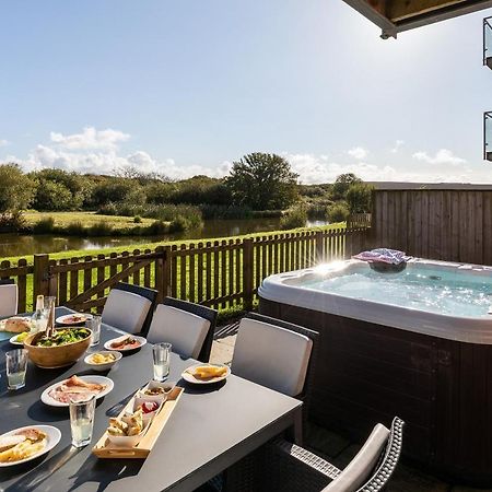 Retallack Resort & Spa Padstow Luaran gambar A hot tub at a UK holiday park