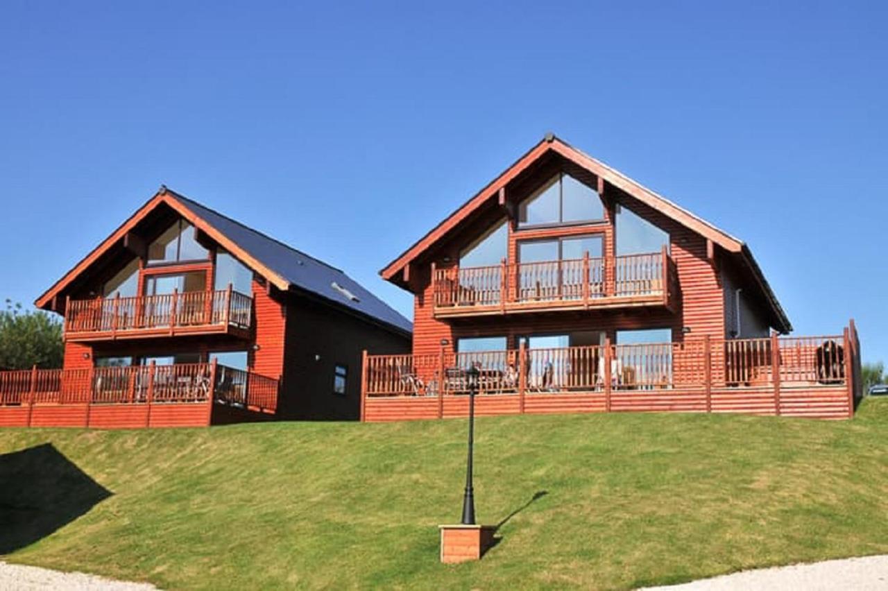 Retallack Resort & Spa Padstow Luaran gambar The lodges at the resort