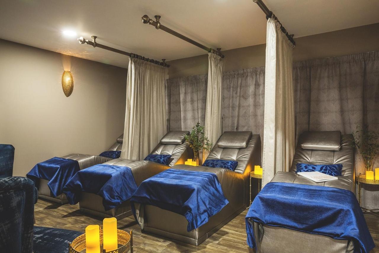 Retallack Resort & Spa Padstow Luaran gambar Massage chairs at a spa