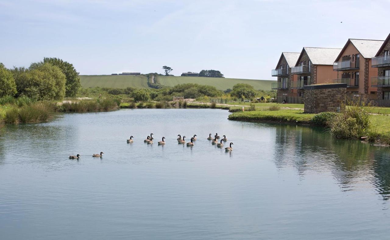 Retallack Resort & Spa Padstow Luaran gambar The lake at Bluestone