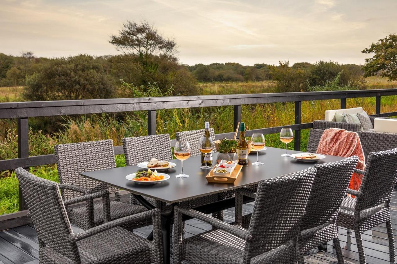 Retallack Resort & Spa Padstow Luaran gambar A typical patio set
