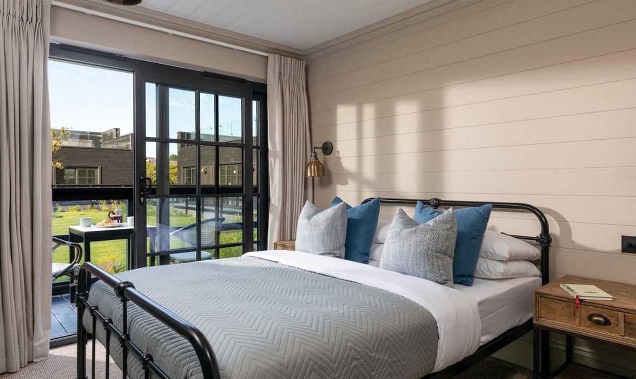 Retallack Resort & Spa Padstow Luaran gambar A bedroom at the Hotel at Old Sugar Mill