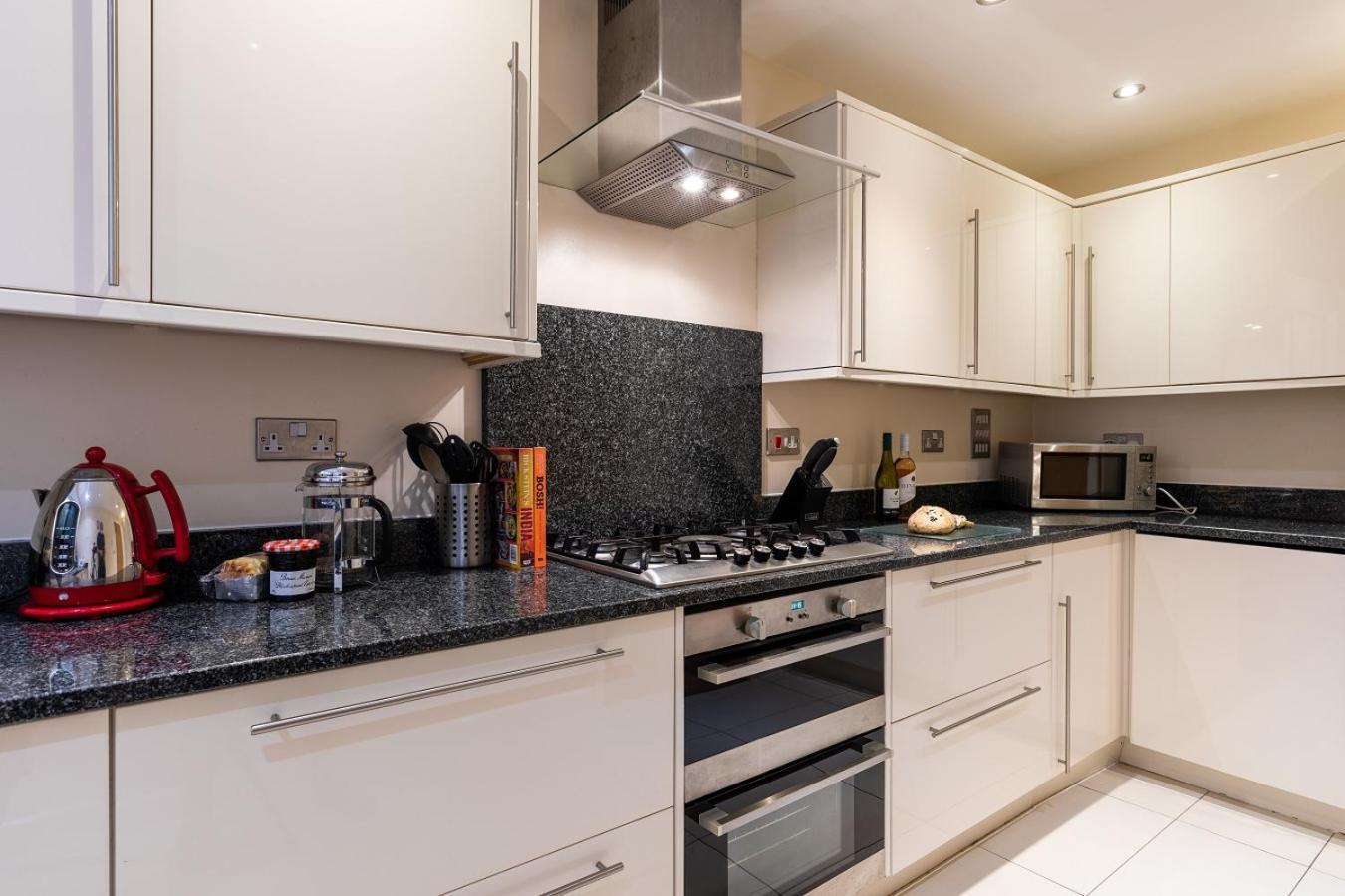 Retallack Resort & Spa Padstow Bilik gambar A modern kitchen