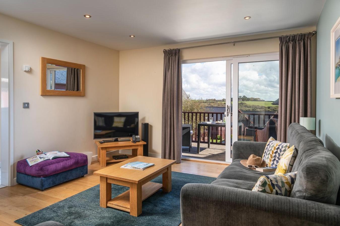 Retallack Resort & Spa Padstow Bilik gambar A living room in a typical apartment